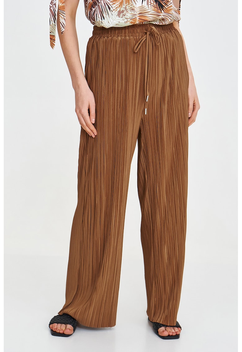 Pantaloni evazati cu snur in talie