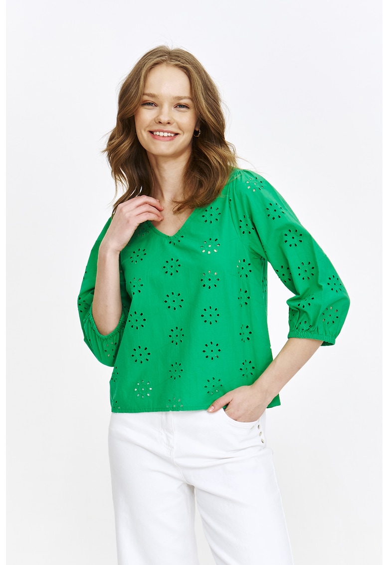 Bluza perforata cu decolteu in V si maneci medii