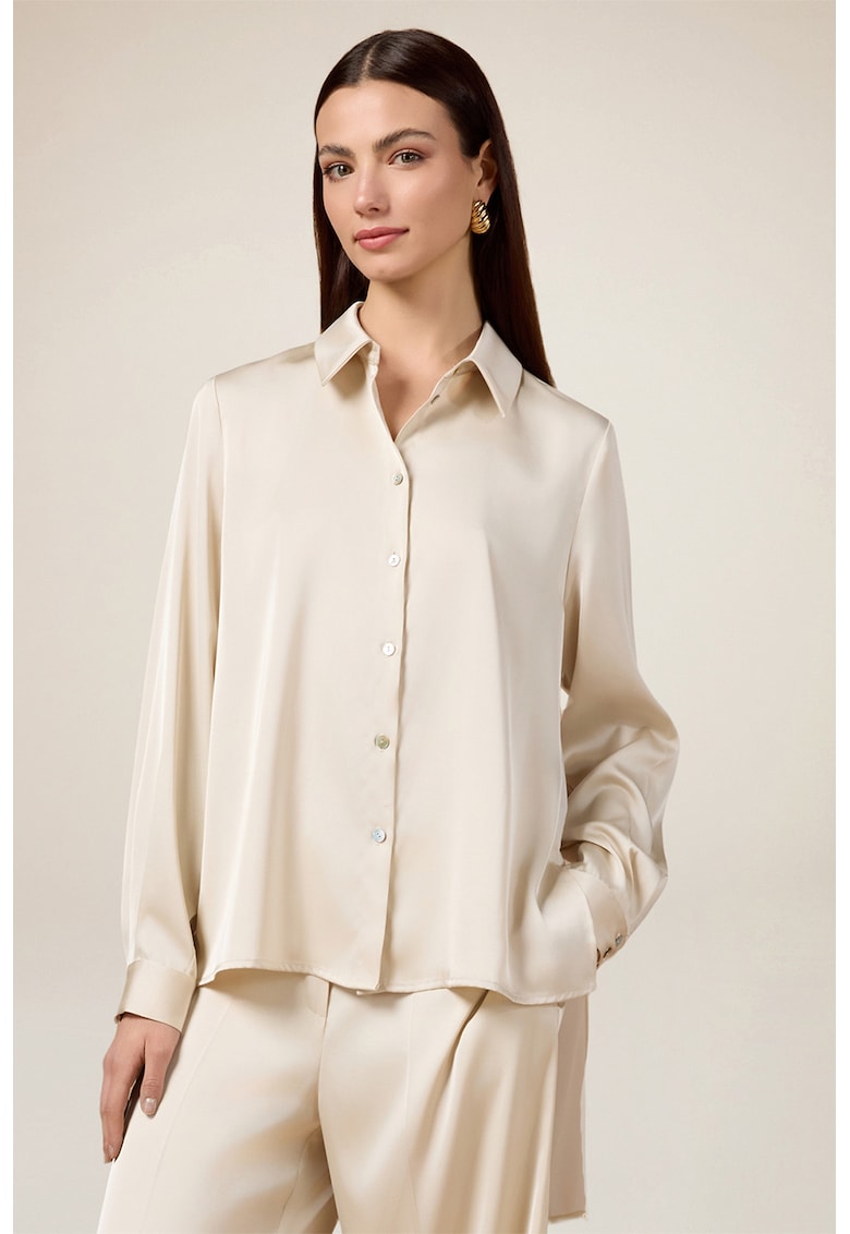 Camasa cu aspect satinat si terminatie asimetrica