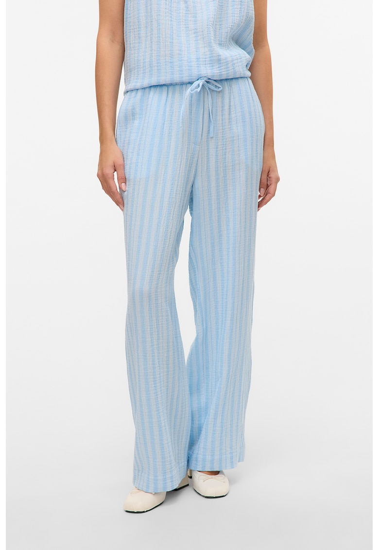 Pantaloni cu croiala ampla si model in dungi