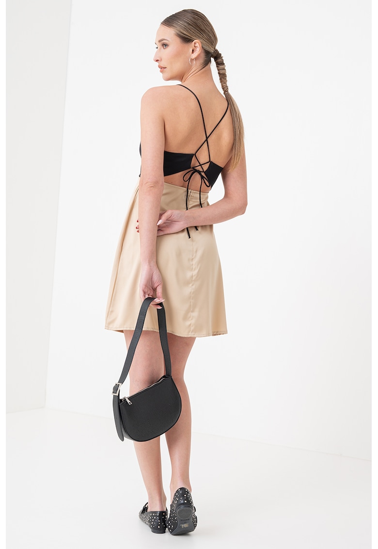 Rochie scurta cu croiala in A si bretele inguste