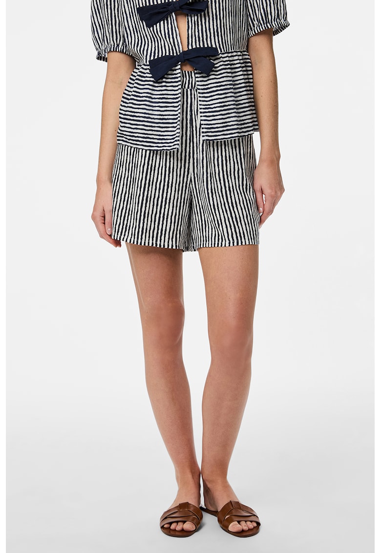 Pantaloni scurti cu model in dungi si talie inalta