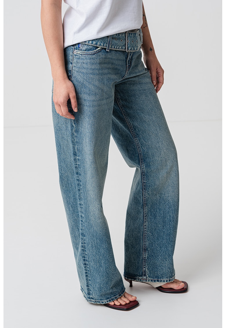 Blugi cu croiala ampla si talie joasa