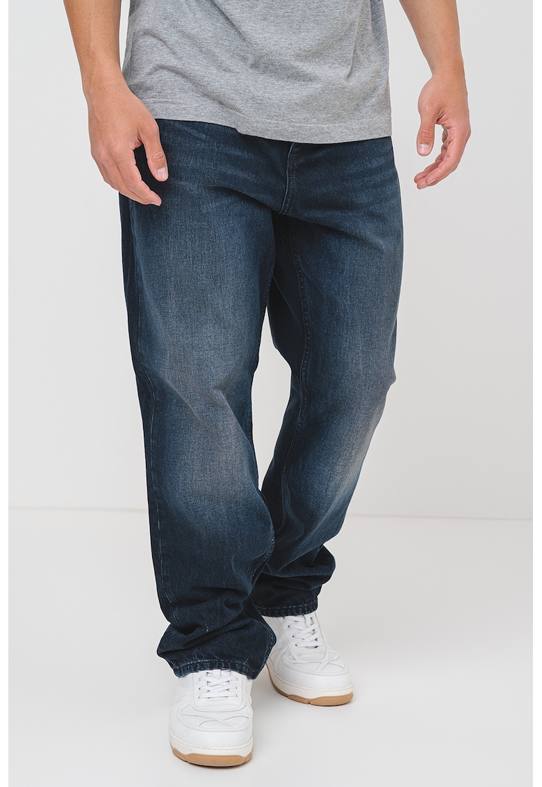 Blugi relaxed fit cu nasturi