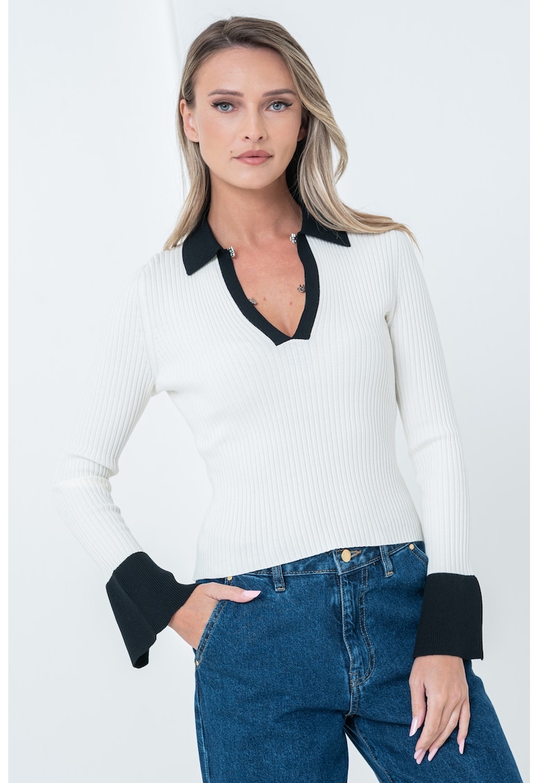 Pulover cu striatii si maneci evazate