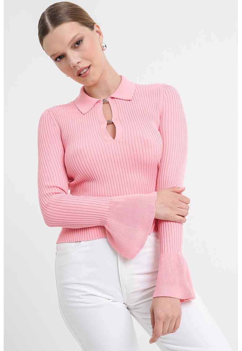 Pulover cu striatii si maneci evazate