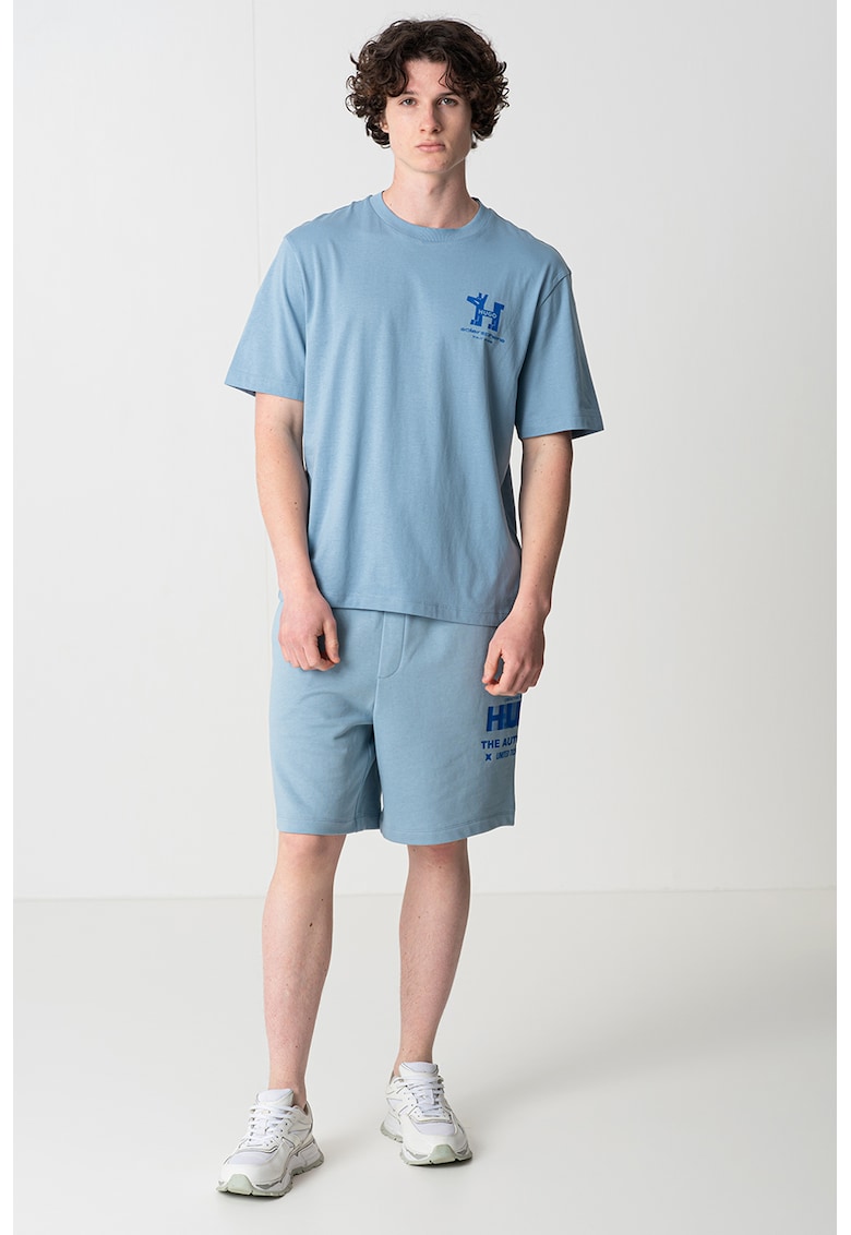 Tricou cu decolteu la baza gatului si imprimeu logo pe partea din spate
