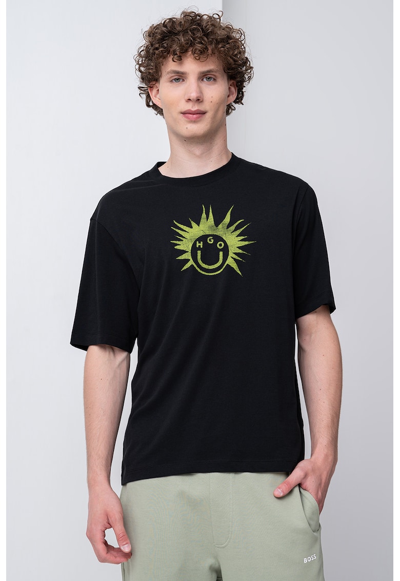 Tricou cu decolteu la baza gatului si imprimeu grafic