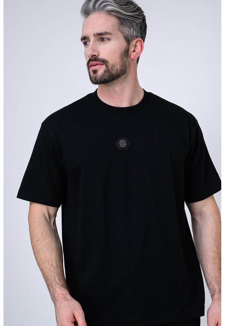 Tricou supradimensionat cu aplicatie pe piept