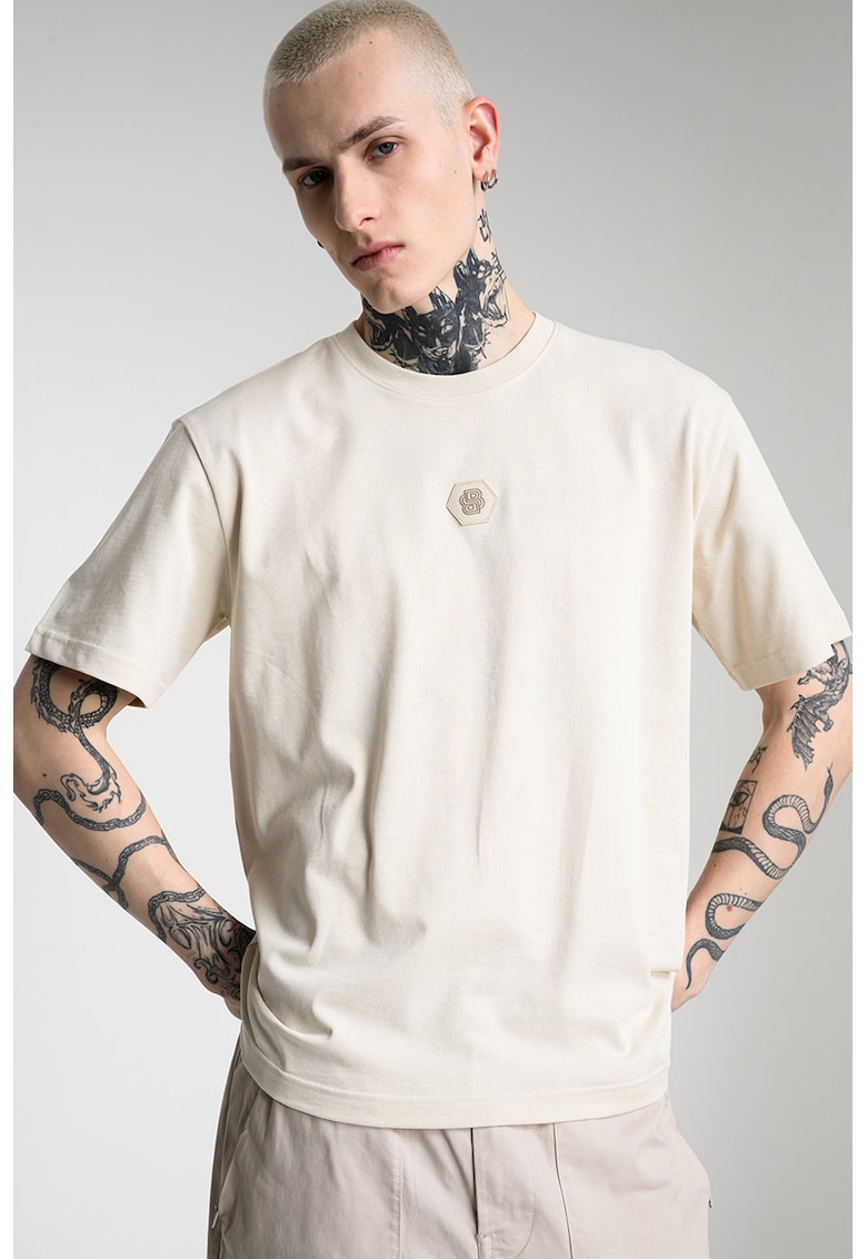 Tricou supradimensionat cu aplicatie pe piept