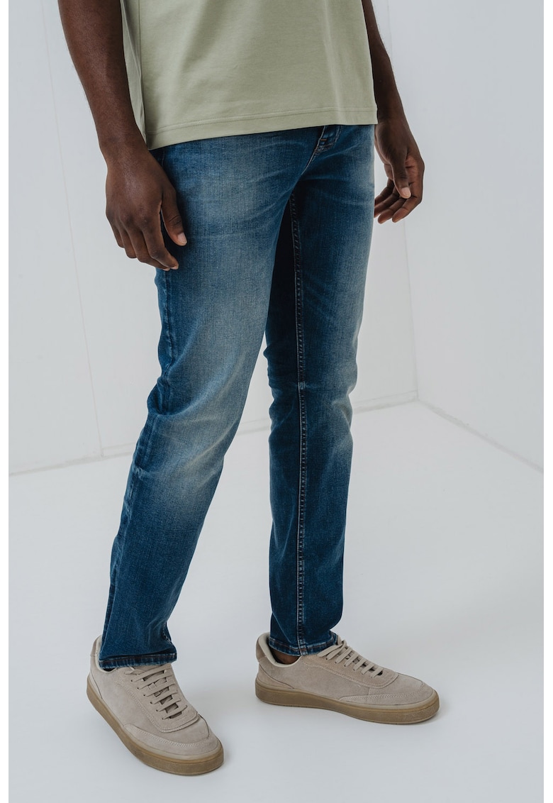 Blugi conici cu aspect decolorat