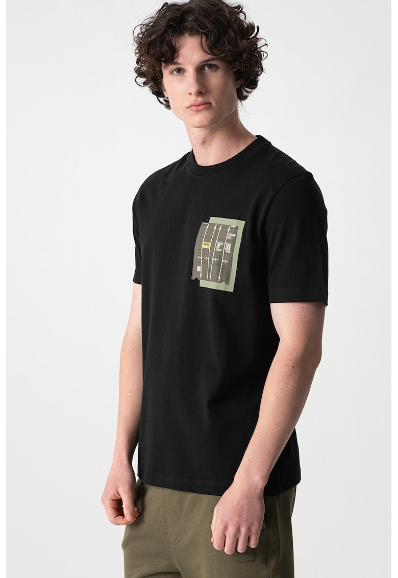 Tricou cu decolteu la baza gatului si imprimeu grafic pe piept
