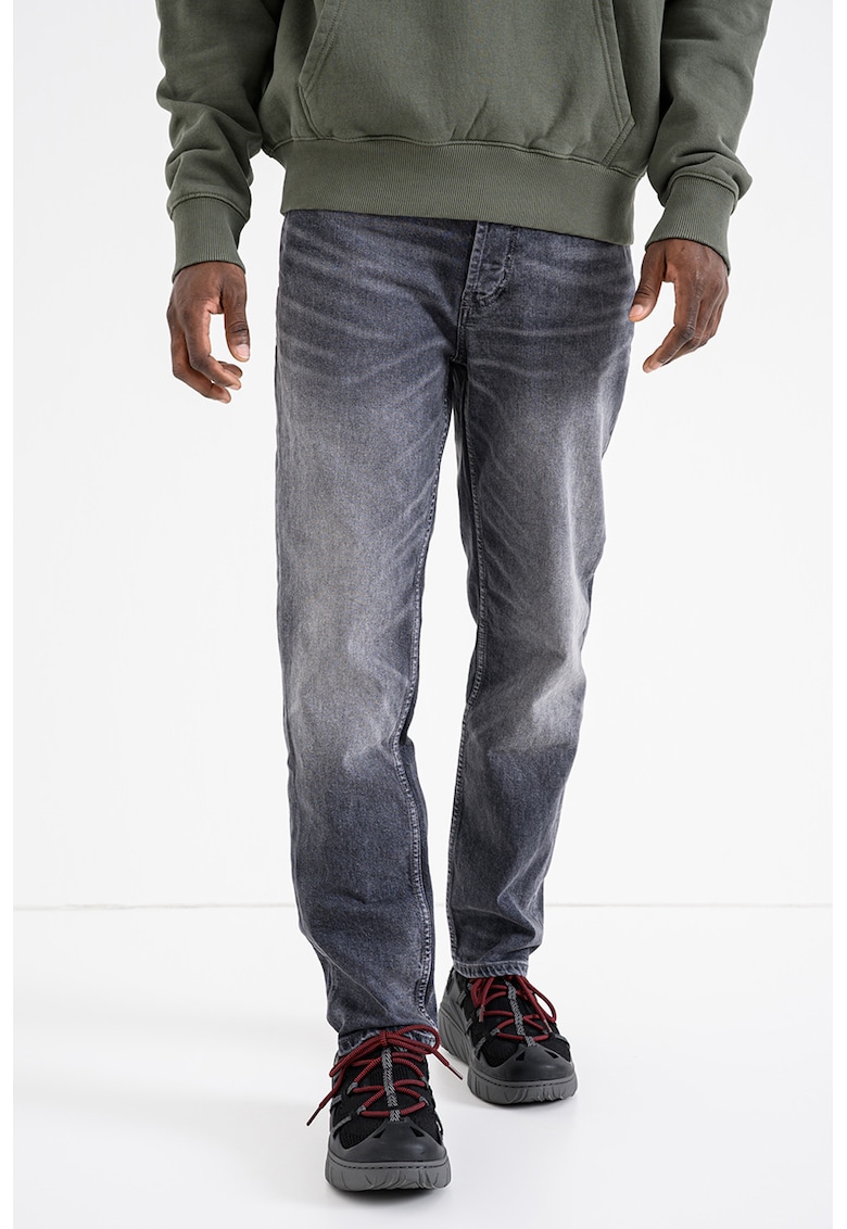 Blugi drepti cu nasturi