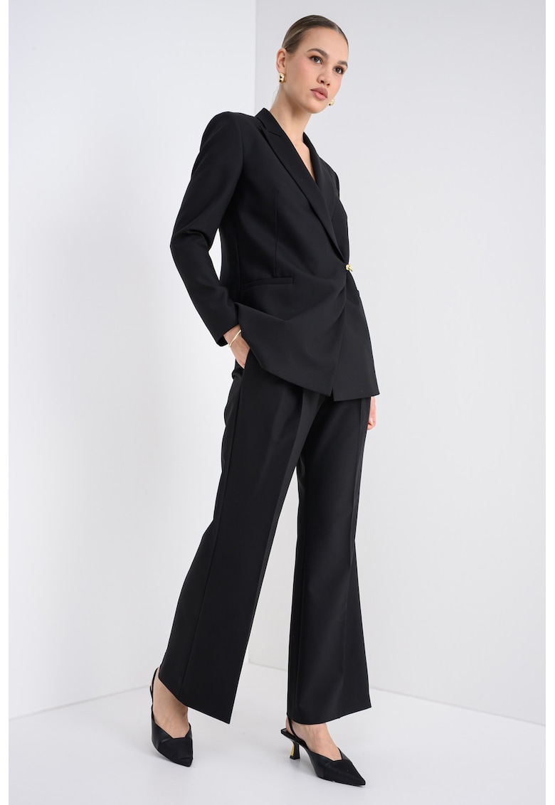 Pantaloni evazati cu pliuri