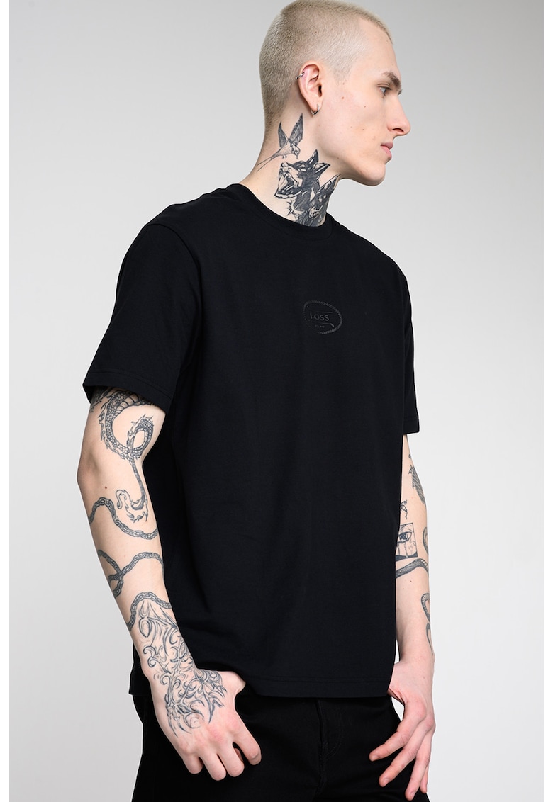 Tricou cu decolteu la baza gatului si logo discret - Negru