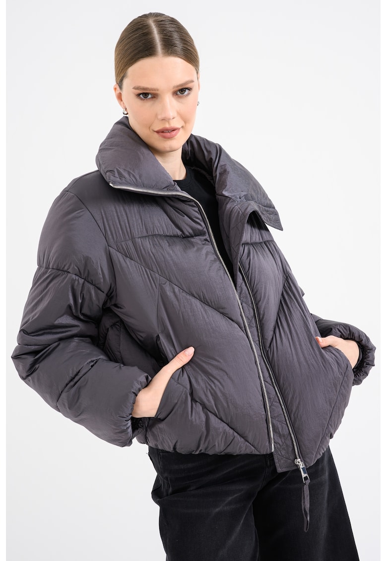 Geaca matlasata cu buzunare laterale