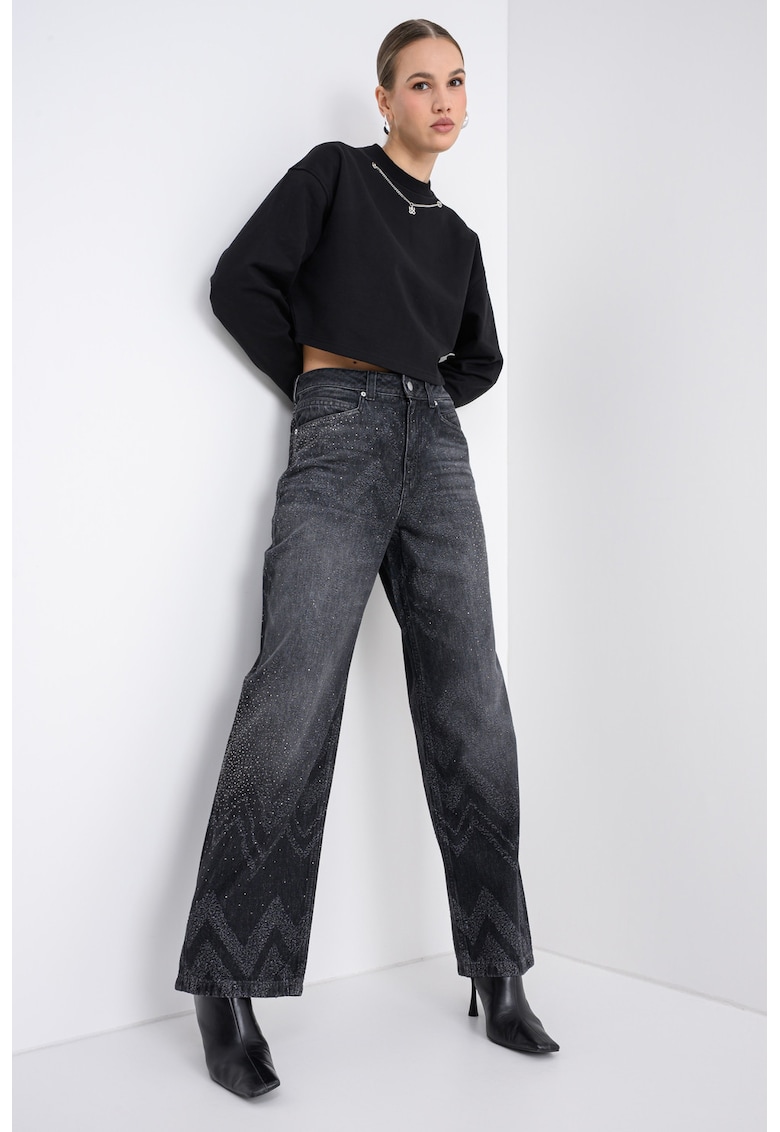 Blugi cu strasuri si croiala ampla