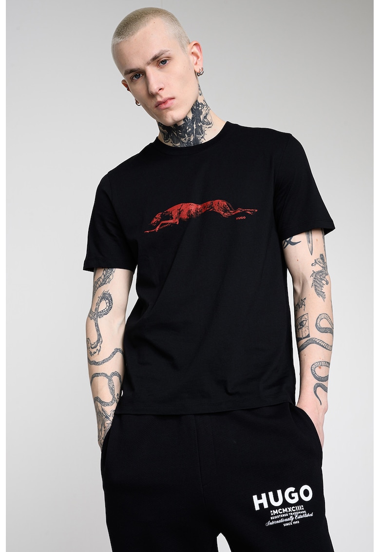 Tricou cu decolteu la baza gatului si imprimeu - Rosu inchis/Negru