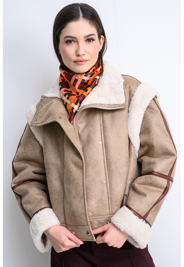 Jacheta scurta din piele ecologica cu garnituri din material sintetic