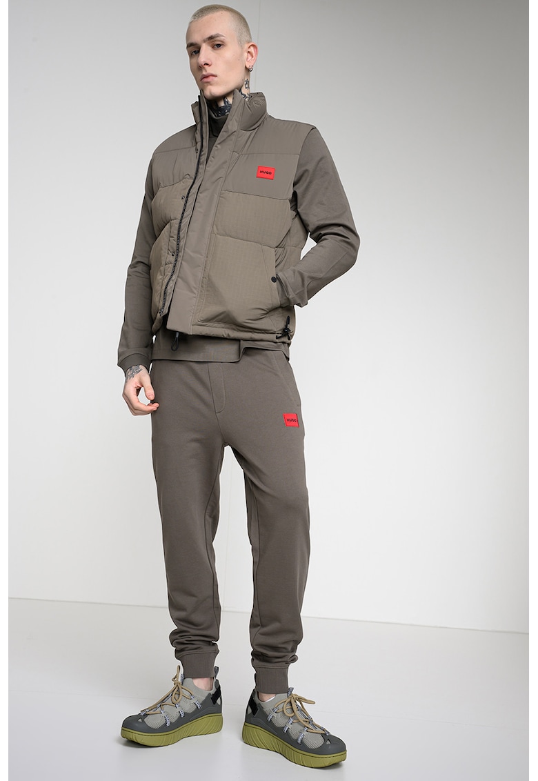 Vesta matlasata cu detaliu logo