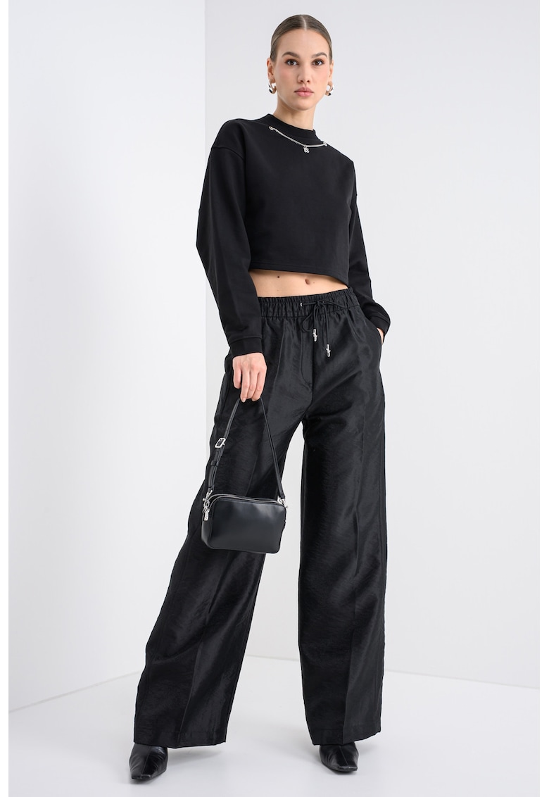 Bluza crop de trening cu lant decorativ - Negru