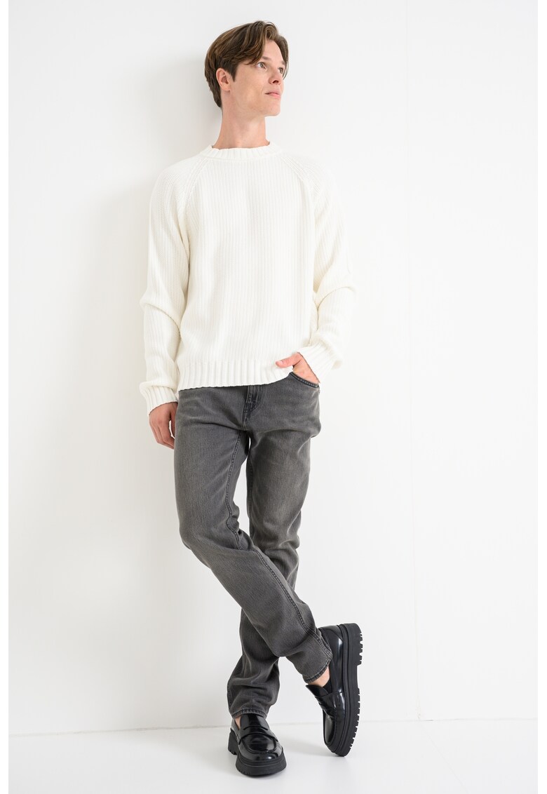 Pulover tricotat cu model uni