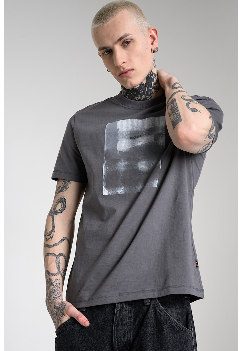 Tricou cu decolteu la baza gatului si imprimeu frontal - Alb/Gri inchis