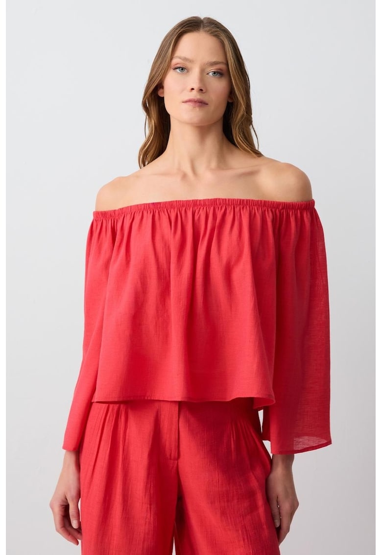 Bluza lejera cu decolteu pe umeri