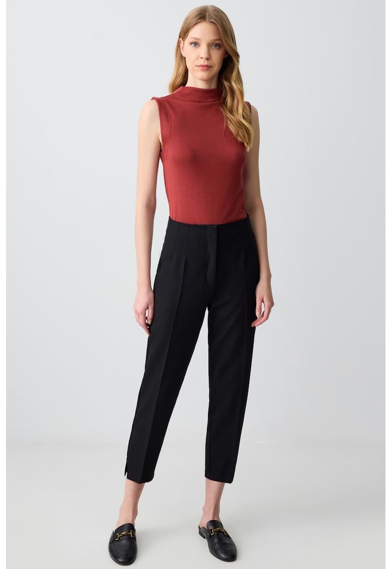 Pantaloni crop cu pliuri si slituri laterale