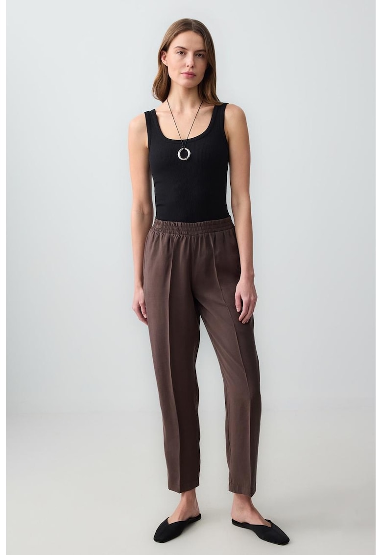 Pantaloni crop din amestec de modal