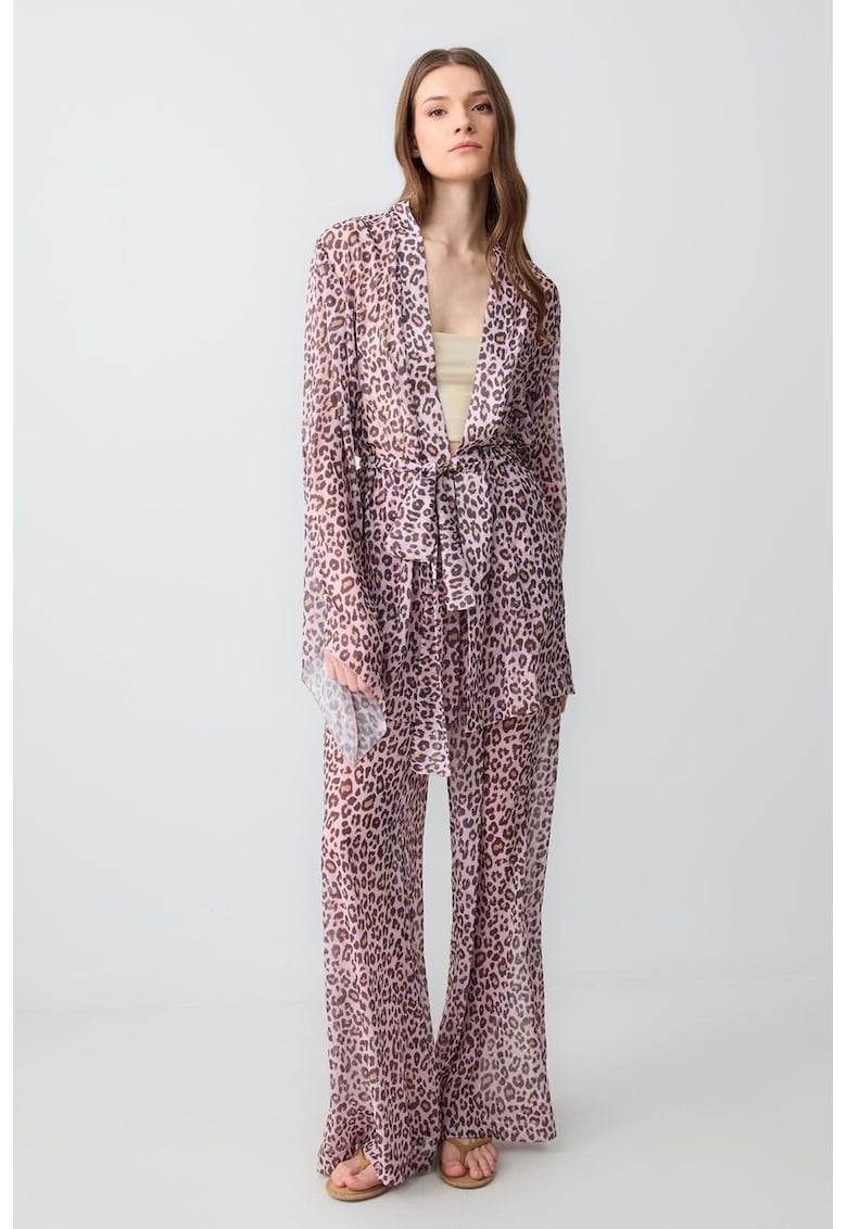 Pantaloni cu model si croiala ampla Pantaloni cu model si croiala ampla