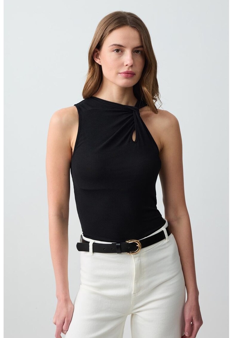 Top slim fit cu decolteu asimetric - Negru