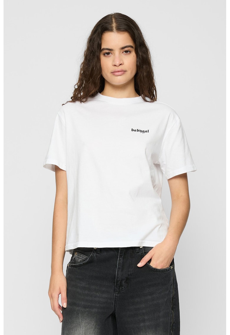 Tricou cu imprimeu pe partea din spate si decolteu la baza gatului Tricou cu imprimeu pe partea din spate si decolteu la baza gatului