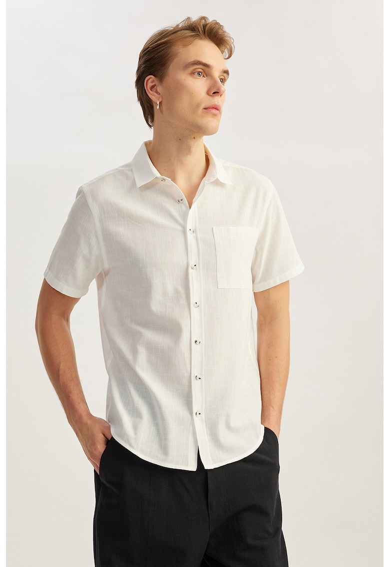 Camasa slim fit din bumbac cu buzunar pe piept