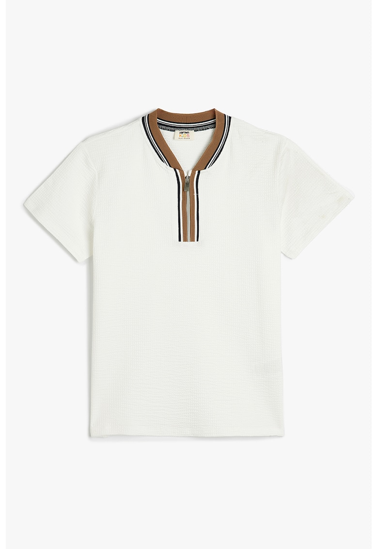 Tricou cu detaliu contrastant