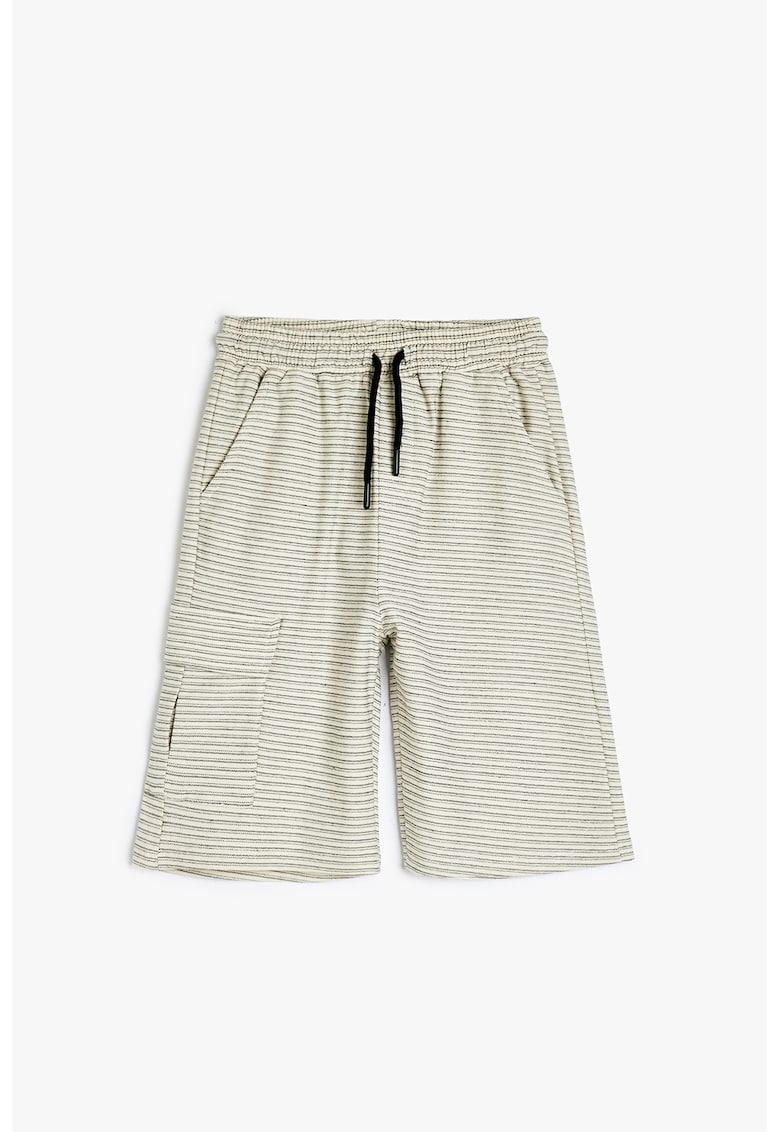 Pantaloni scurti cu snur de ajustare si model in dungi