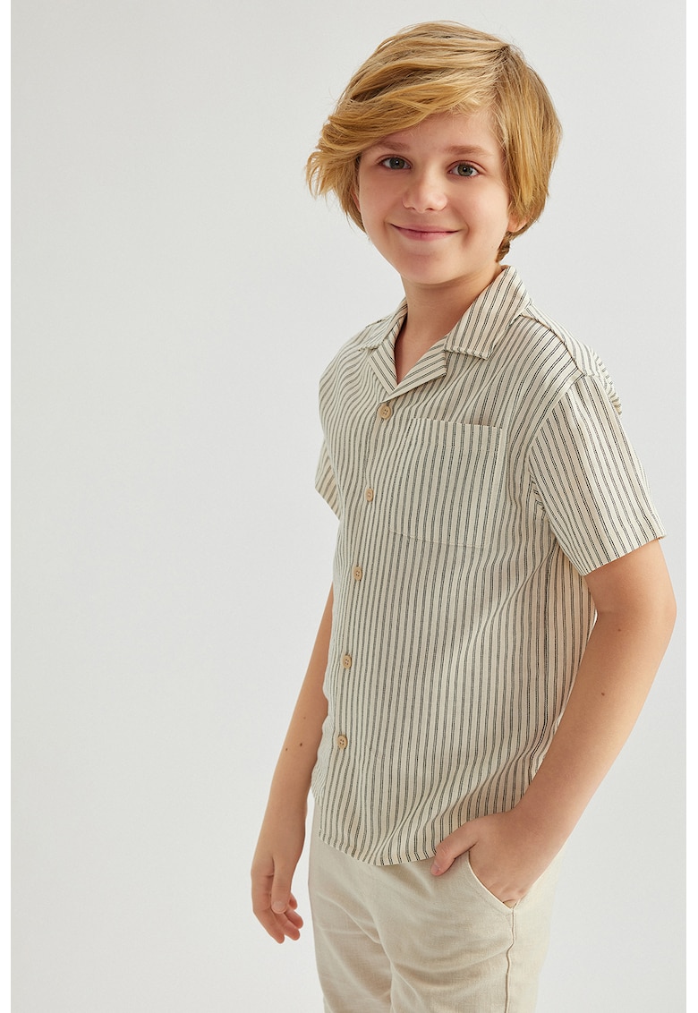 Camasa cu model in dungi si buzunar aplicat pe piept