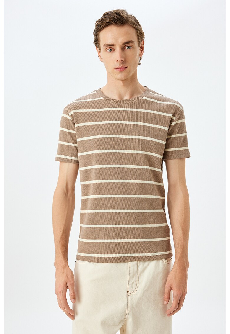 Tricou cu decolteu la baza gatului si model in dungi - Maro deschis/Bej deschis