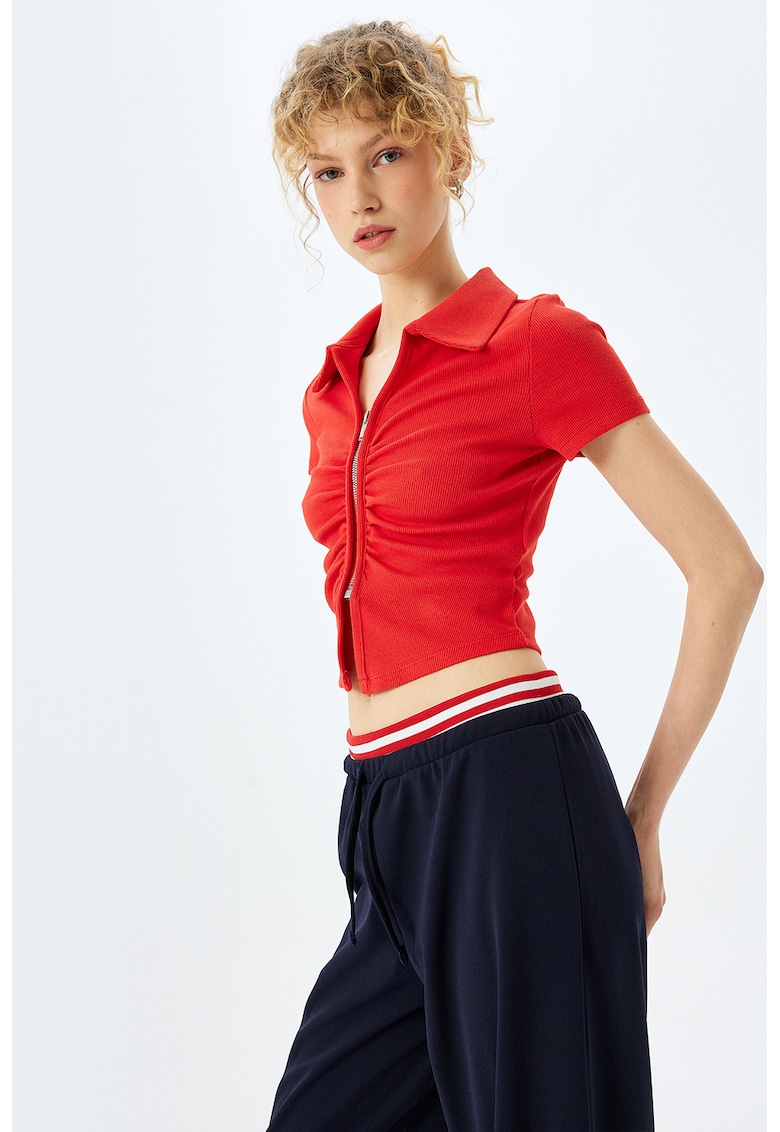 Tricou crop cu fermoar si decolteu in V