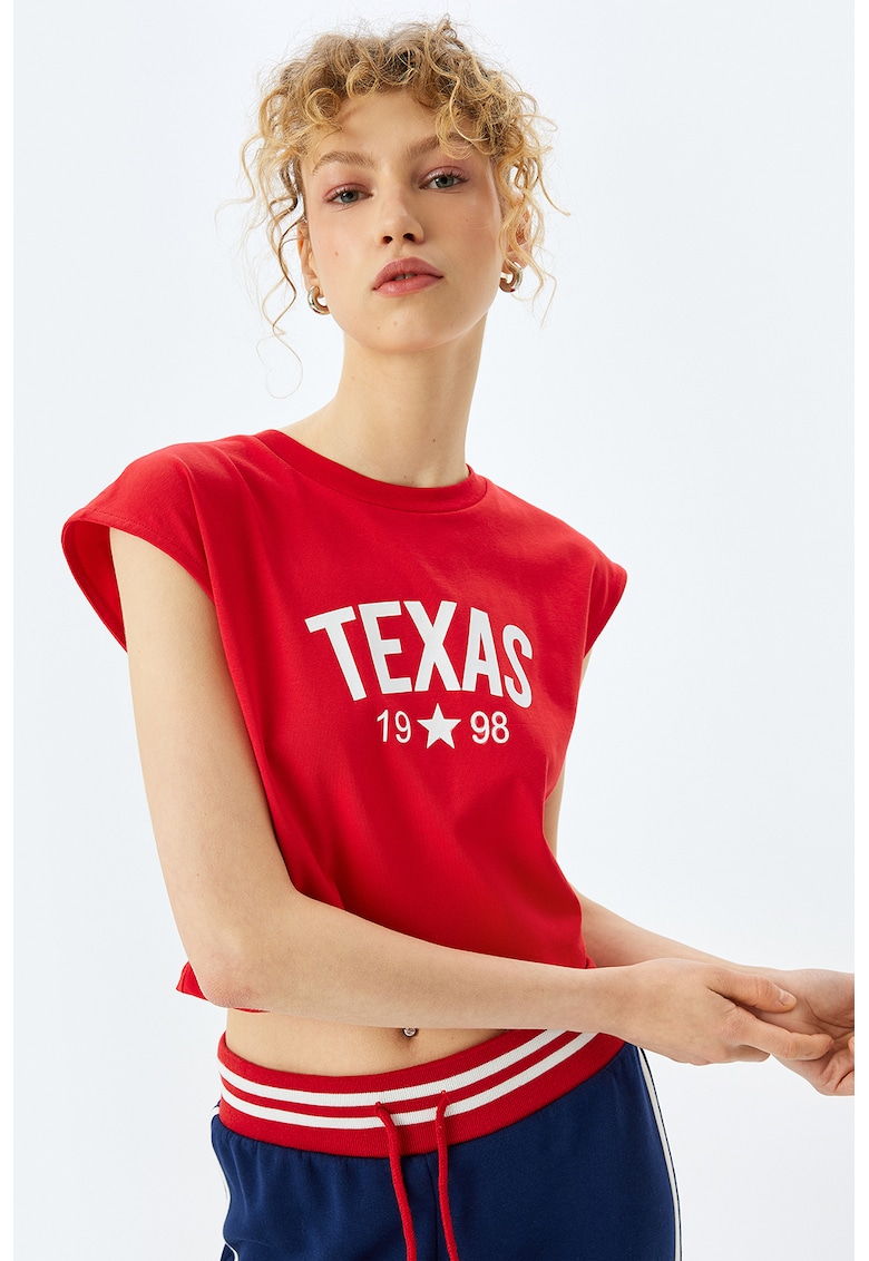 Tricou crop cu imprimeu text pe partea din fata