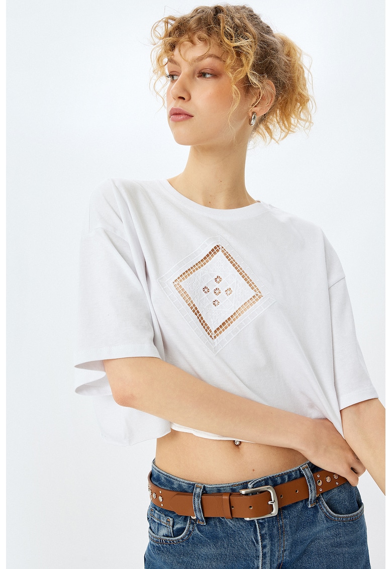 Tricou crop supradimensionat cu decupaj pe piept