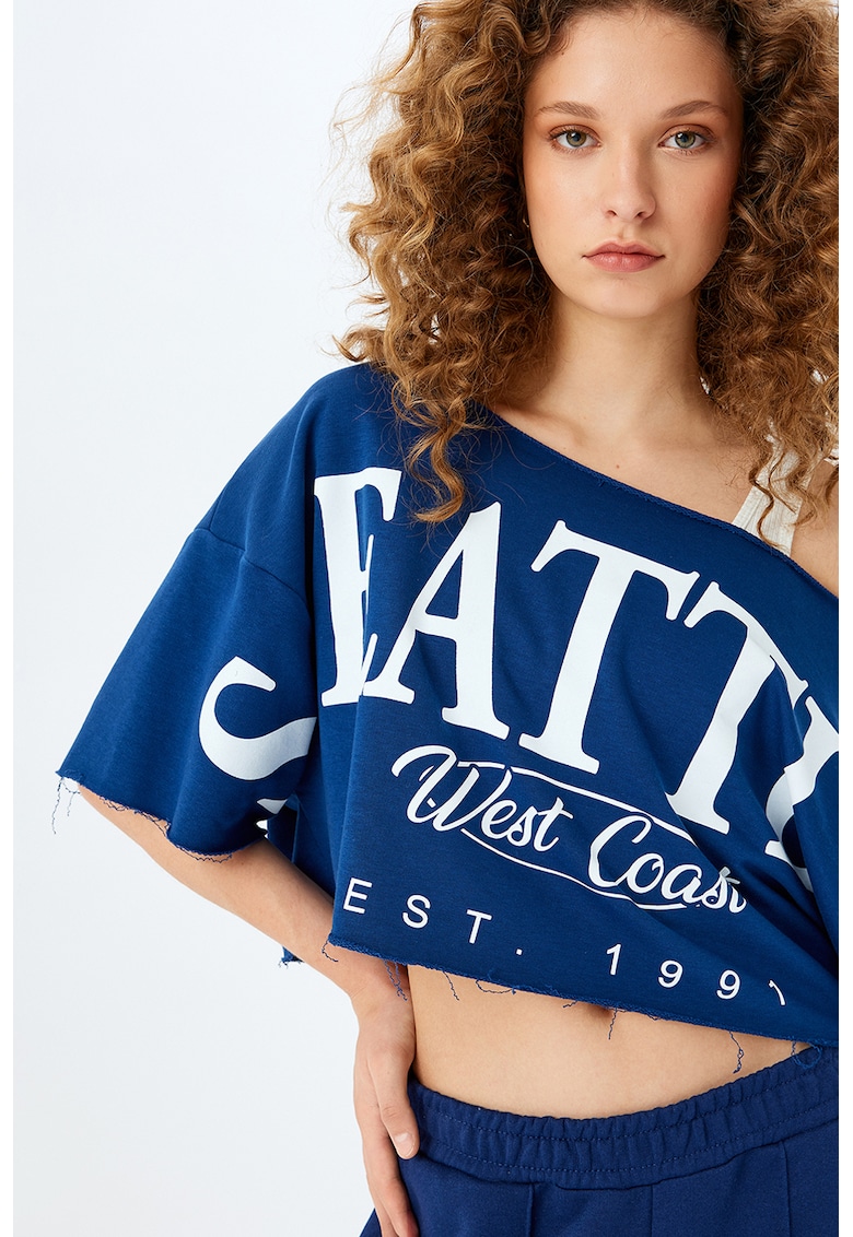 Tricou crop cu imprimeu text