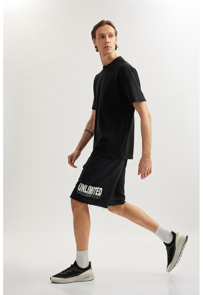 Pantaloni scurti cu snur si terminatie nefinisata - Negru