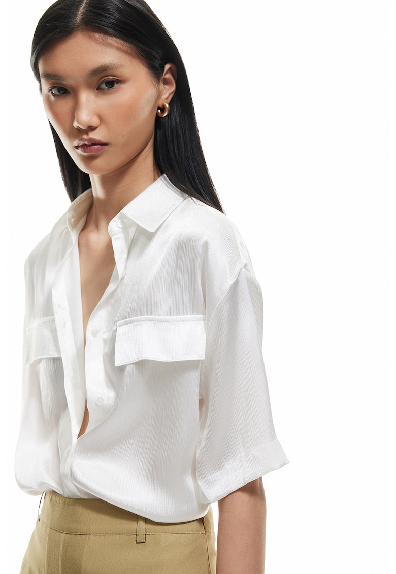 Camasa satinata cu buzunar cu clapa