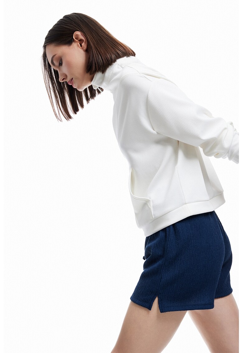 Pantaloni scurti texturati cu snur de ajustare in talie