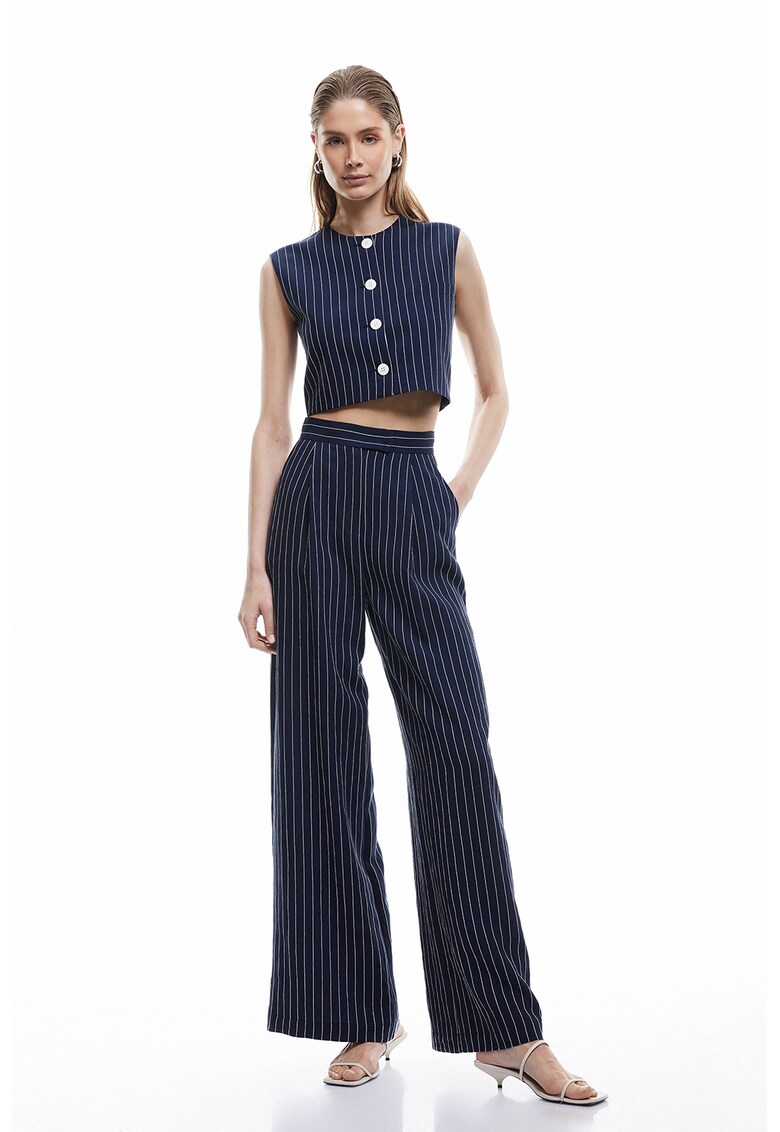 Pantaloni cu croiala ampla si dungi