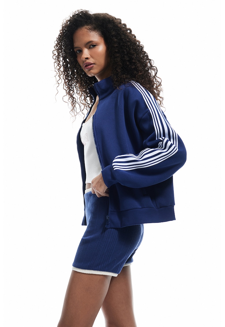 Pantaloni scurti cu talie inalta si aspect striat