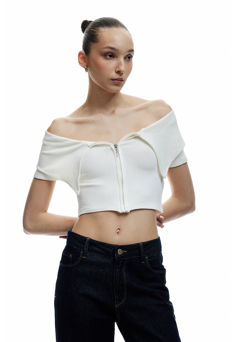 Tricou crop cu decolteu pe umeri - Alb