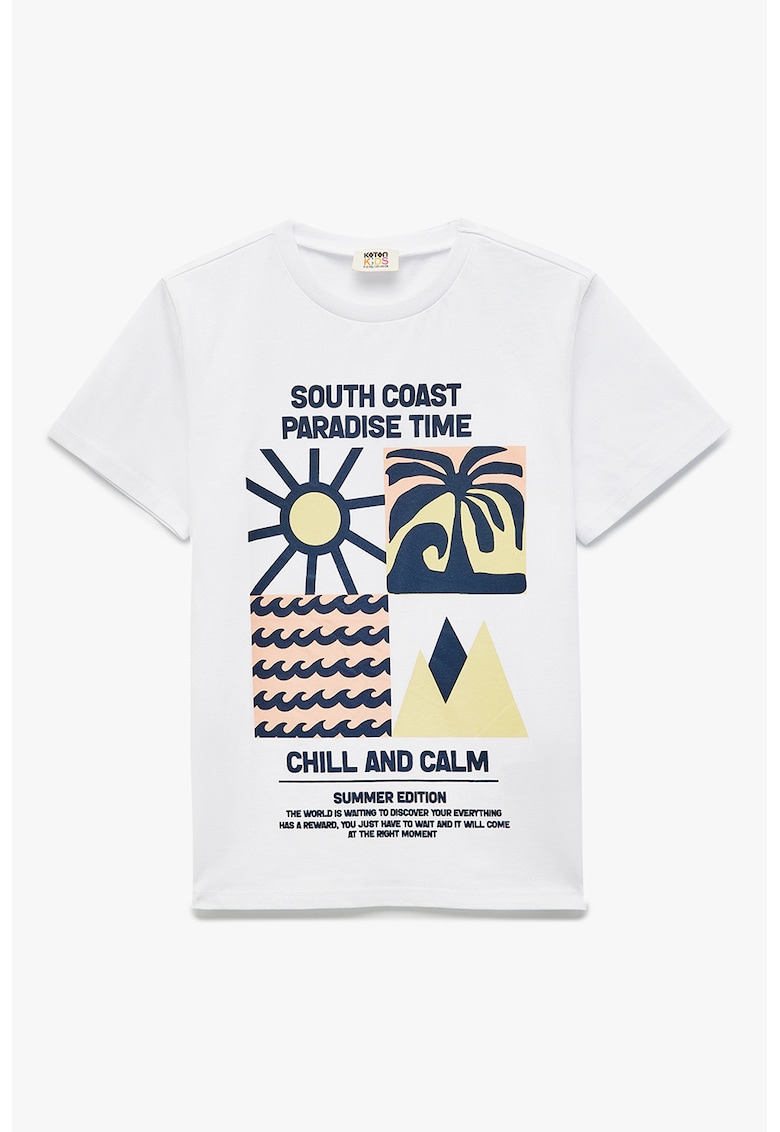 Tricou cu decolteu la baza gatului si imprimeu grafic si text