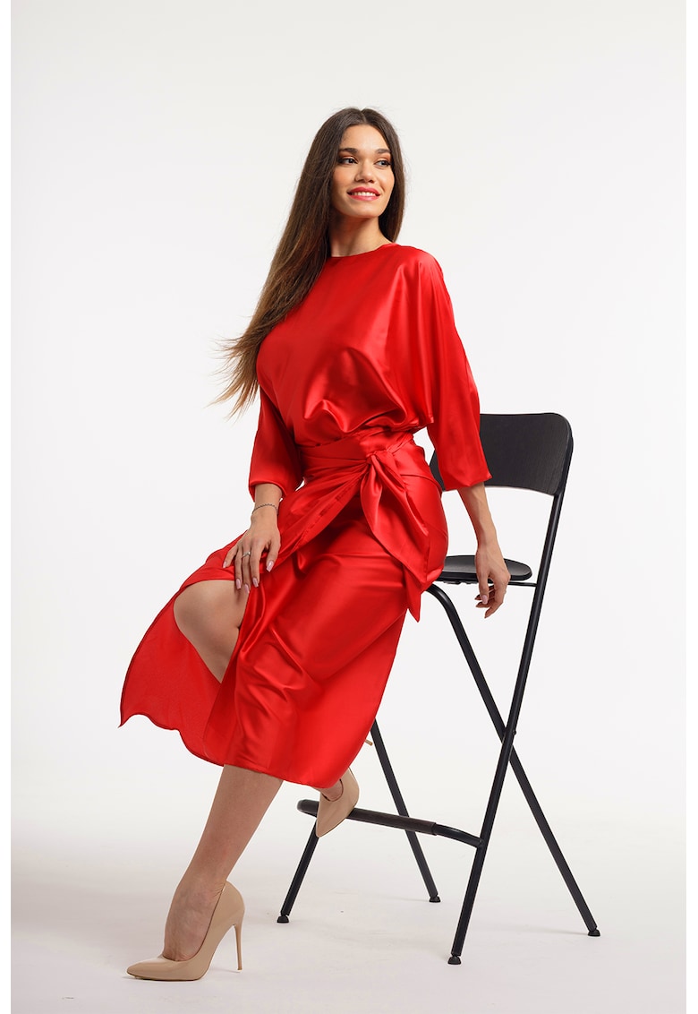 Rochie petrecuta cu slit pe partea din fata